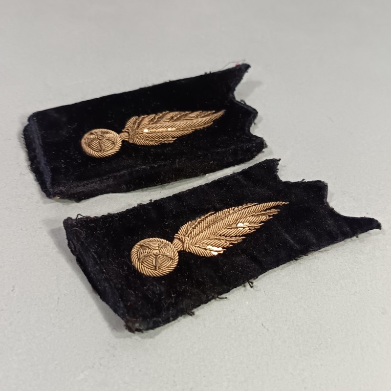PAIRE DE PATTES DE COL VESTE MODELE 1893 OU 1931 POUR UN OFFICIER DES SAPEURS POMPIERS