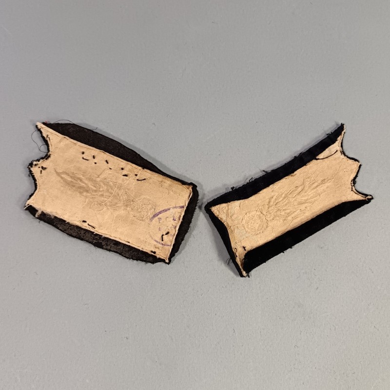 PAIRE DE PATTES DE COL VESTE MODELE 1893 OU 1931 POUR UN OFFICIER DES SAPEURS POMPIERS