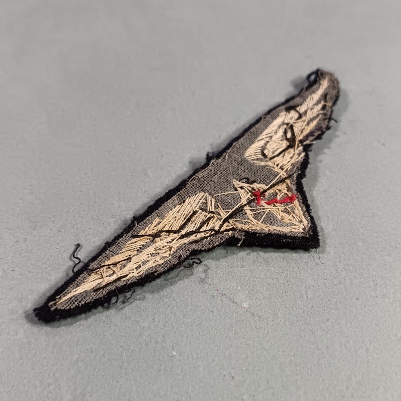 AVIATION INSIGNE DE POITRINE DE MEDECIN ET SERVICE DE SANTE ARMEE DE L'AIR FABRICATION EN CANNETILLE