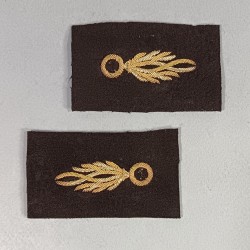 INSIGNE PAIRE DE PATTES DE COL POUR LEGION DE LA GENDARMERIE MOBILE FABRICATION EN CANNETILLE DOREE ANCIENNE