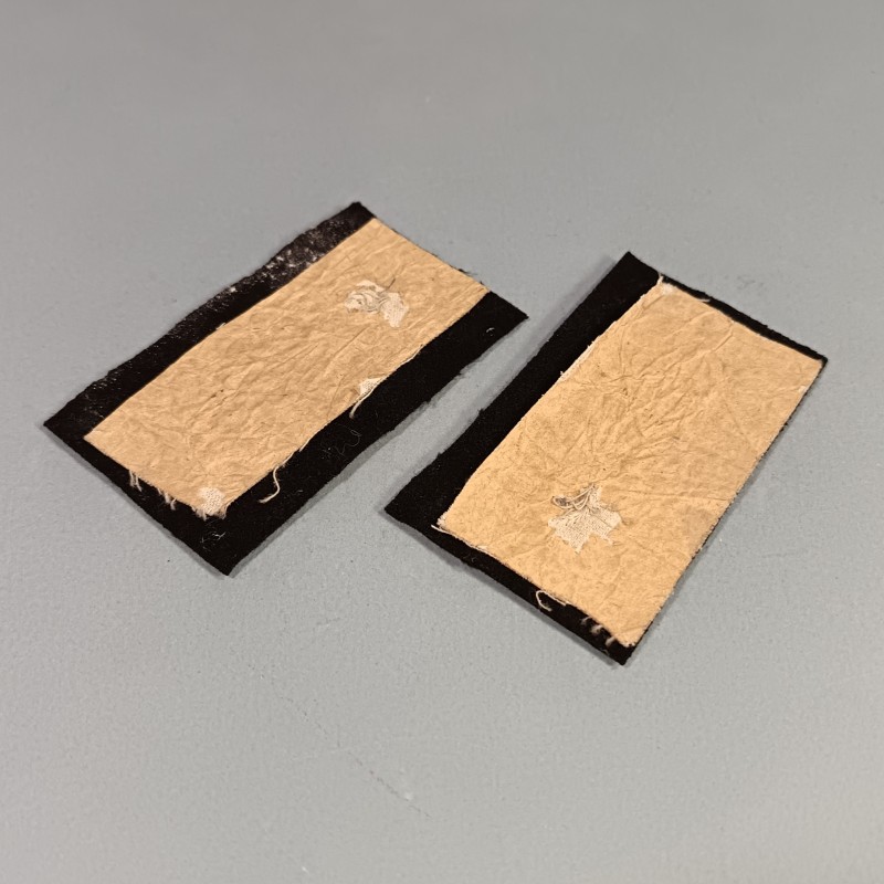 INSIGNE PAIRE DE PATTES DE COL POUR LEGION DE LA GENDARMERIE MOBILE FABRICATION EN CANNETILLE DOREE ANCIENNE