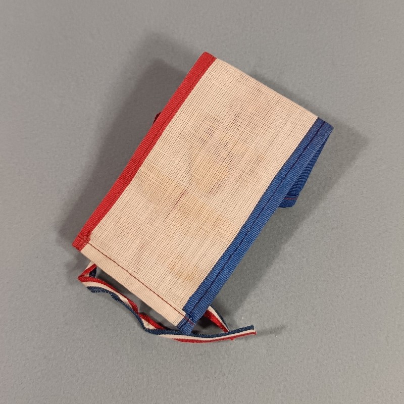 PETIT DRAPEAU CATHOLIQUE ET PATRIOTIQUE DU SACRE COEUR DE JESUS PORTE BONHEUR DES SOLDATS DE LA GUERRE 1914 1918 ET 1939 1945