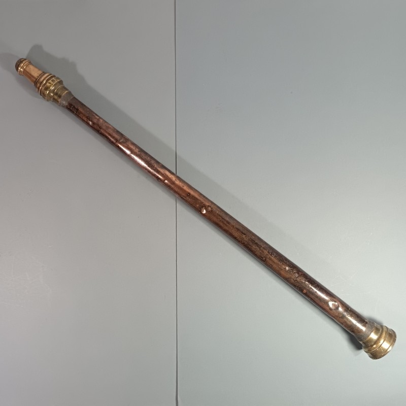 LANCE EN CUIVRE ET LAITON DES SAPEURS POMPIERS MODELE A VISSE XIX ème SIECLE LONGUEUR 86 cm