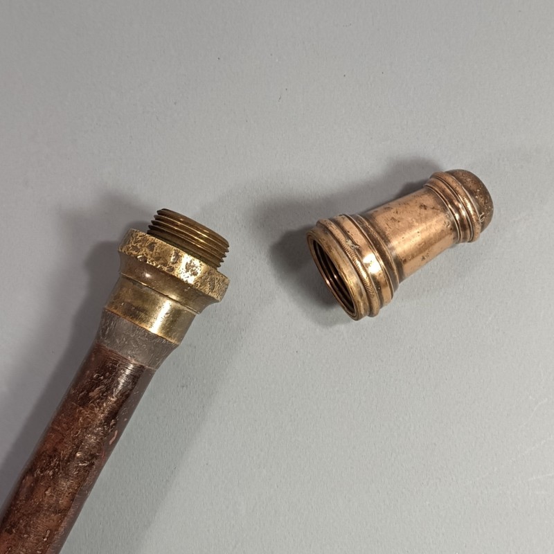 LANCE EN CUIVRE ET LAITON DES SAPEURS POMPIERS MODELE A VISSE XIX ème SIECLE LONGUEUR 86 cm