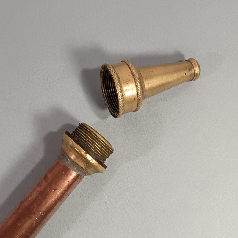 LANCE EN CUIVRE ET LAITON DES SAPEURS POMPIERS MODELE A VISSE XIX ème SIECLE LONGUEUR 77 cm