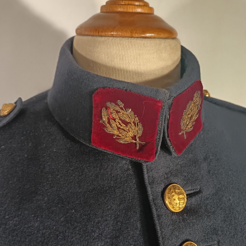 VESTE D'UNIFORME MODELE 1914 EN DRAP GRIS DE FER BLEUTE CAPITAINE MEDECIN DU DEBUT DE LA GUERRE 1914 1918