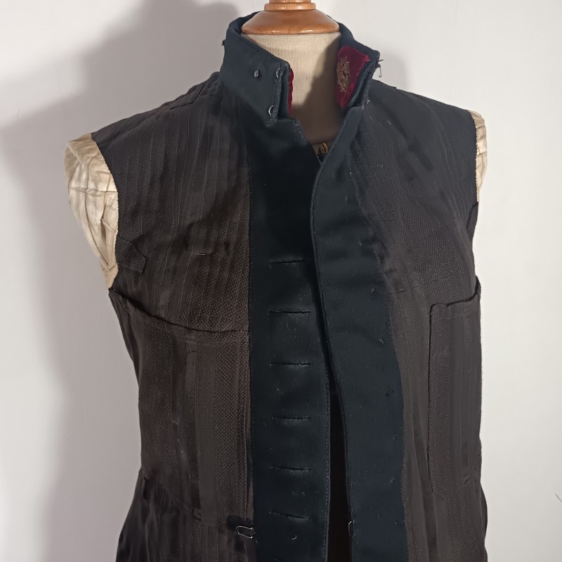 VESTE D'UNIFORME MODELE 1914 EN DRAP GRIS DE FER BLEUTE CAPITAINE MEDECIN DU DEBUT DE LA GUERRE 1914 1918