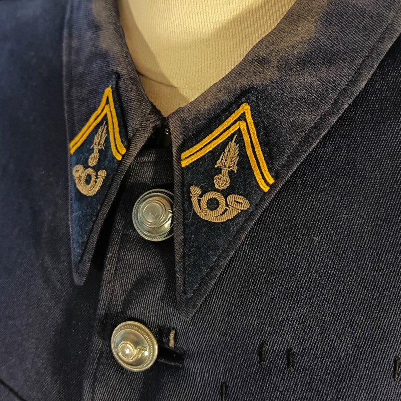 VESTE D'UNIFORME MODELE 1929 EN DRAP GRIS BLEU DU COMMANDANT BAUMONT DATEE 1936 ETAT MAJOR DES CHASSEURS ALPINS