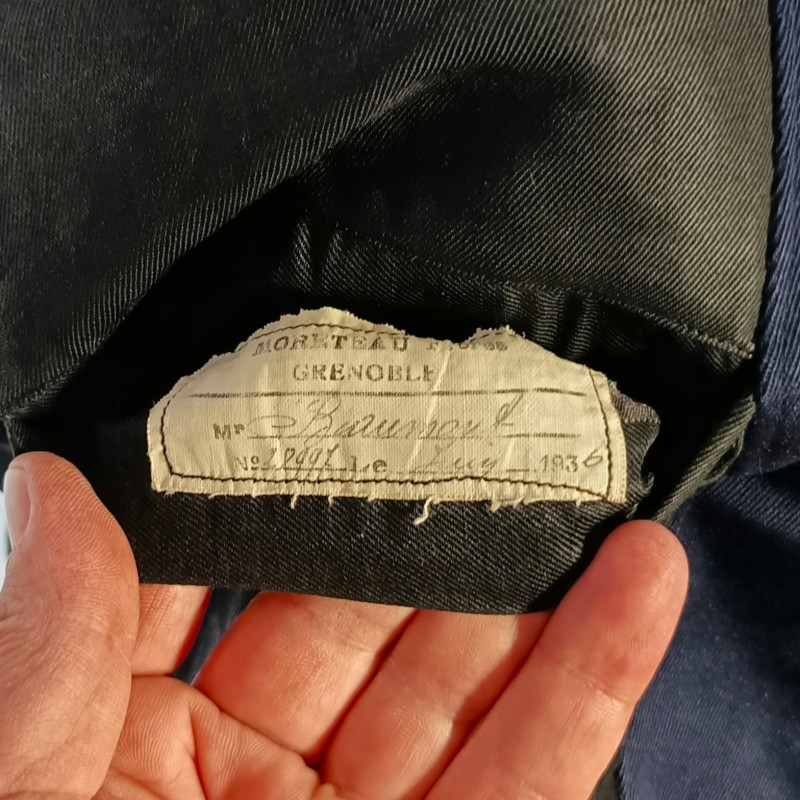 VESTE D'UNIFORME MODELE 1929 EN DRAP GRIS BLEU DU COMMANDANT BAUMONT DATEE 1936 ETAT MAJOR DES CHASSEURS ALPINS