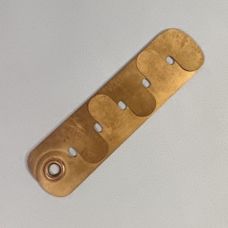 PATIENCE EN METAL POUR LE NETTOYAGE DES BOUTONS MODELE ANCIEN ARMEE FRANCAISE ESPACE ENTRE CHAQUE BOUTON 3.3 cm