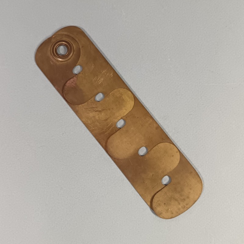 PATIENCE EN METAL POUR LE NETTOYAGE DES BOUTONS MODELE ANCIEN ARMEE FRANCAISE ESPACE ENTRE CHAQUE BOUTON 3.3 cm