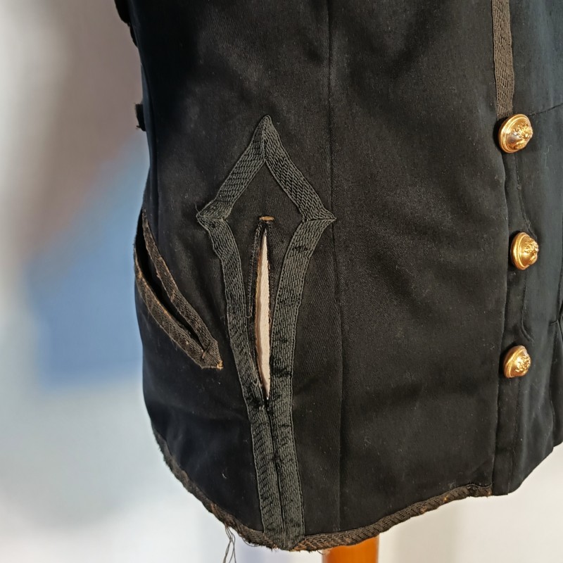 VESTE DOLMAN D'UNIFORME D'UN CAPITAINE DU 214 ème REGIMENT D'INFANTERIE 1914