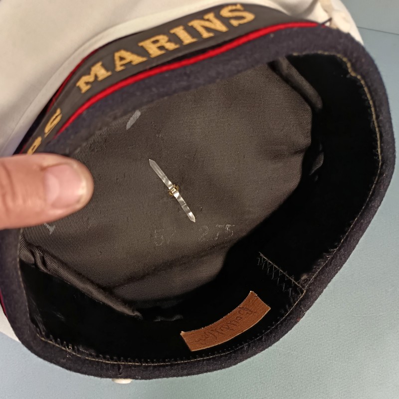 BACHI MARINE NATIONALE FRANCAISE AVEC BANDE OU BANDEAU DES FUSILIERS MARINS DATE 1976 TAILLE 57 POMPON ROUGE