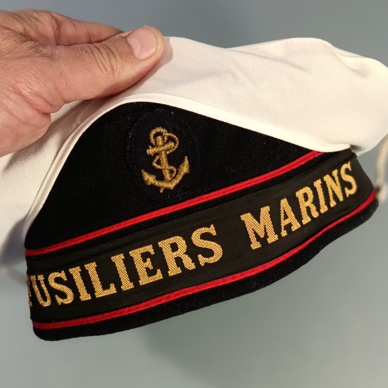 BACHI MARINE NATIONALE FRANCAISE AVEC BANDE OU BANDEAU DES FUSILIERS MARINS DATE 1976 TAILLE 57 POMPON ROUGE
