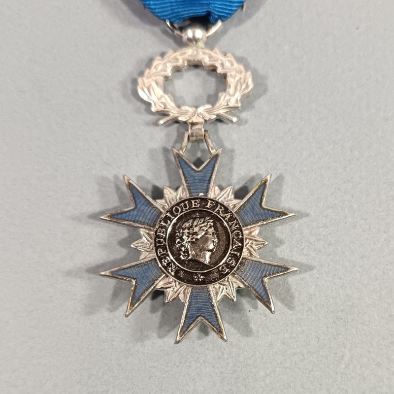 FRANCE MEDAILLE DE CHEVALIER DE L'ORDRE NATIONAL DU MERITE ONM FABRICATION EN ARGENT
