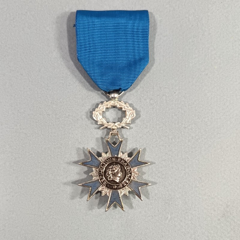 FRANCE MEDAILLE DE CHEVALIER DE L'ORDRE NATIONAL DU MERITE ONM FABRICATION EN ARGENT