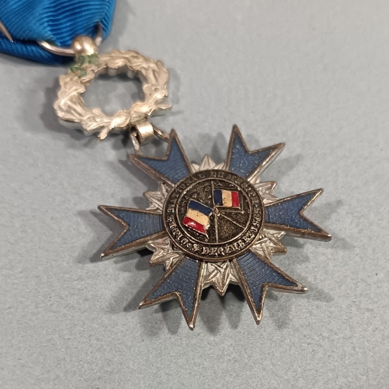 FRANCE MEDAILLE DE CHEVALIER DE L'ORDRE NATIONAL DU MERITE ONM FABRICATION EN ARGENT