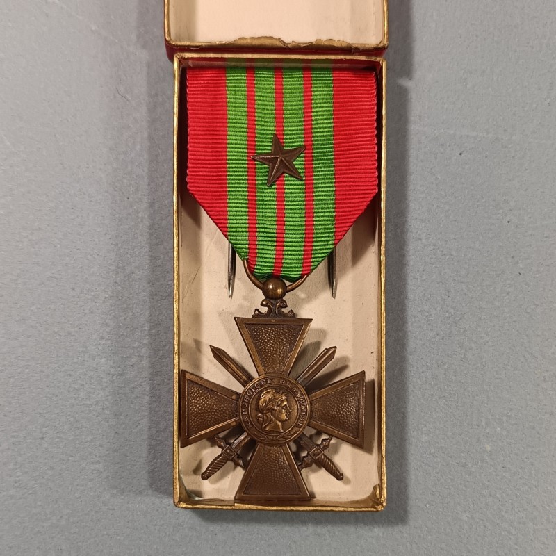 CROIX DE GUERRE DATEE 1939 AVEC UNE ETOILE POUR UNE CITATION A L'ORDRE DU REGIMENT NEUVE DE STOCK