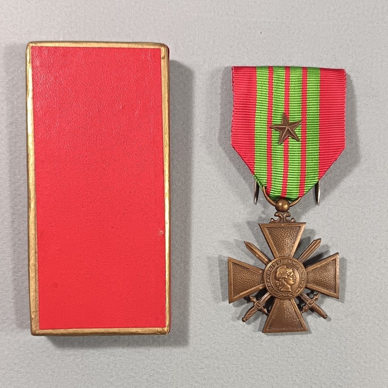 CROIX DE GUERRE DATEE 1939 AVEC UNE ETOILE POUR UNE CITATION A L'ORDRE DU REGIMENT NEUVE DE STOCK