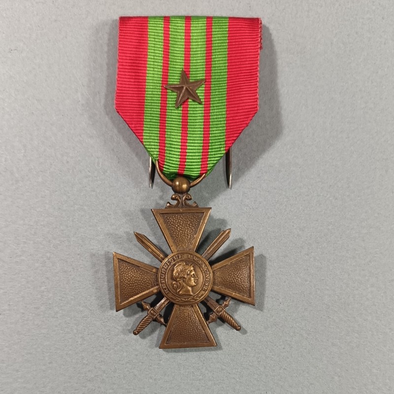 CROIX DE GUERRE DATEE 1939 AVEC UNE ETOILE POUR UNE CITATION A L'ORDRE DU REGIMENT NEUVE DE STOCK