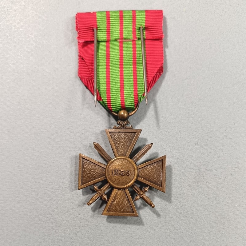 CROIX DE GUERRE DATEE 1939 AVEC UNE ETOILE POUR UNE CITATION A L'ORDRE DU REGIMENT NEUVE DE STOCK