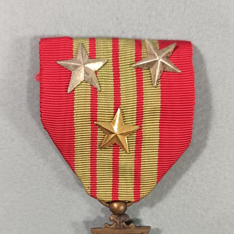 CROIX DE GUERRE DATEE 1939 AVEC TROIS ETOILES POUR CITATIONS A L'ORDRE DU REGIMENT GUERRE 1939-1945