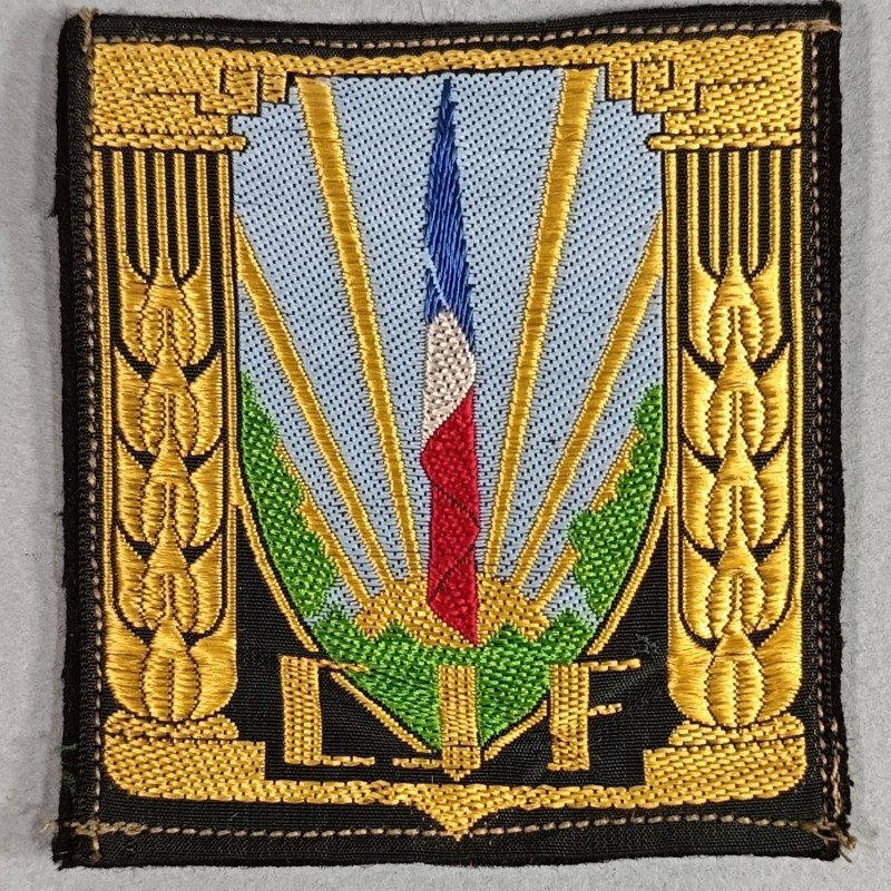 INSIGNE TISSU GENERAL DES CHANTIERS DE JEUNESSE FRANCAIS CJF MARECHAL PETAIN 1940-1944 TISSAGE FOND VERT