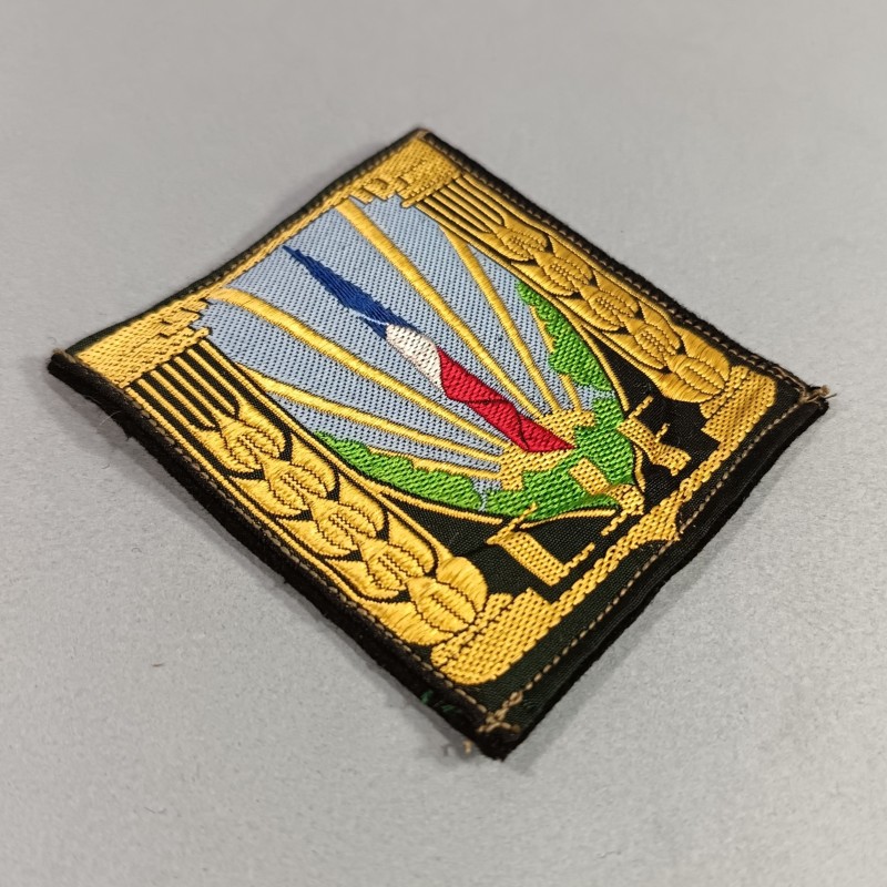 INSIGNE TISSU GENERAL DES CHANTIERS DE JEUNESSE FRANCAIS CJF MARECHAL PETAIN 1940-1944 TISSAGE FOND VERT
