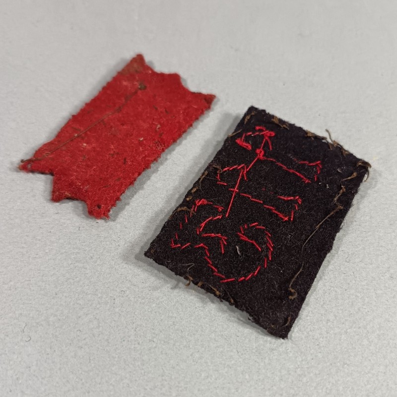 TISSU INSIGNE DE KEPI MODELE 1884 TROUPE DU 113 ème REGT D'INFANTERIE DE LIGNE ET UNE PATTE DE COL