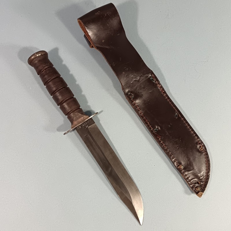 COUTEAU DE COMBAT KABAR USMC USN MARQUAGE LAME US. CAMILLUS N.Y. USA VERSION MILITAIRE AVANT 1974