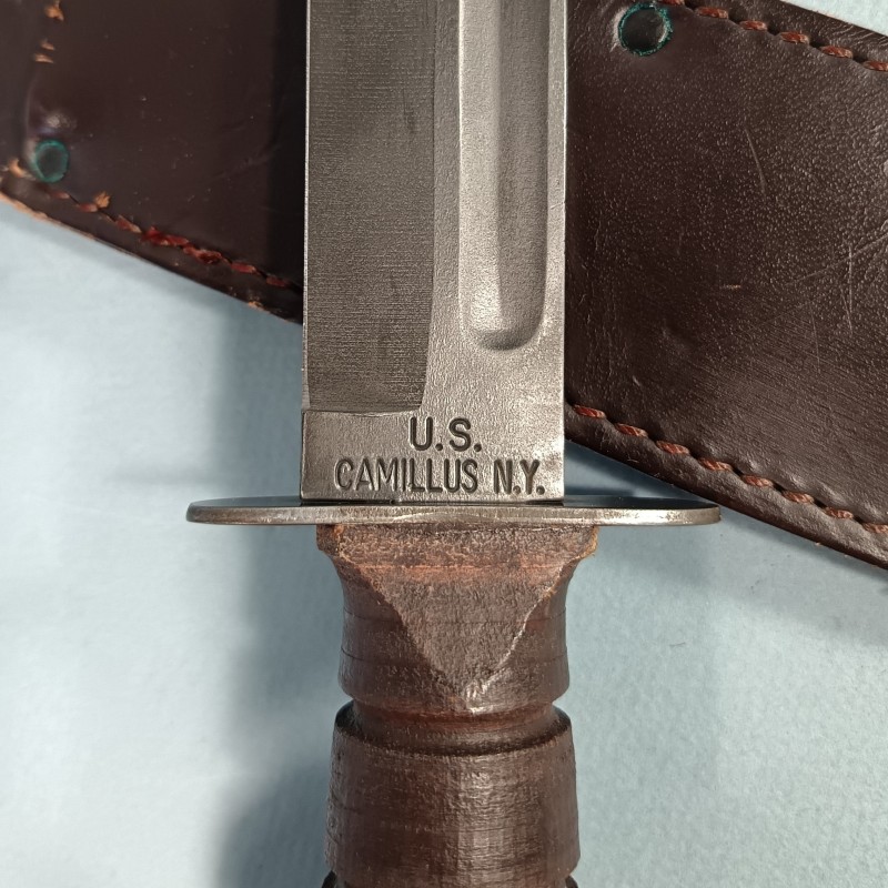 COUTEAU DE COMBAT KABAR USMC USN MARQUAGE LAME US. CAMILLUS N.Y. USA VERSION MILITAIRE AVANT 1974