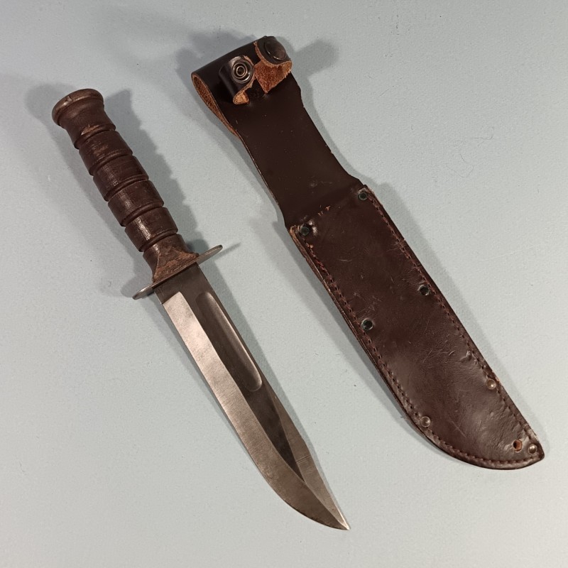 COUTEAU DE COMBAT KABAR USMC USN MARQUAGE LAME US. CAMILLUS N.Y. USA VERSION MILITAIRE AVANT 1974