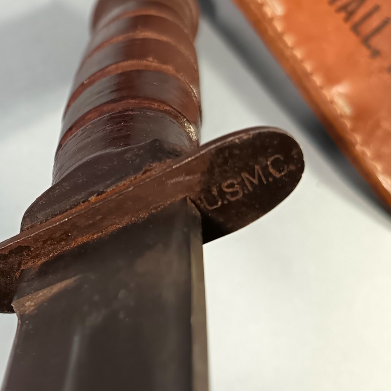 RARE !! COUTEAU DE MARINS' USNC CAMILLUS N.Y. KABAR MARQUAGE GARDE FOURREAU CUIR CLAIR NOMINATIF