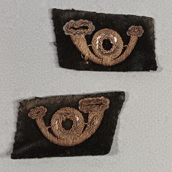 PAIRE DE PATTES DE COL DE BATAILLON DE CHASSEURS EN CANNETILLE ARGENT SUR FOND NOIR TROISIEME REPUBLIQUE