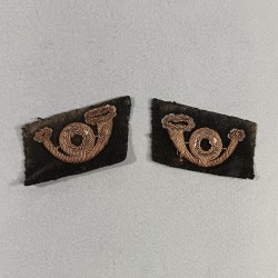 PAIRE DE PATTES DE COL DE BATAILLON DE CHASSEURS EN CANNETILLE ARGENT SUR FOND NOIR TROISIEME REPUBLIQUE