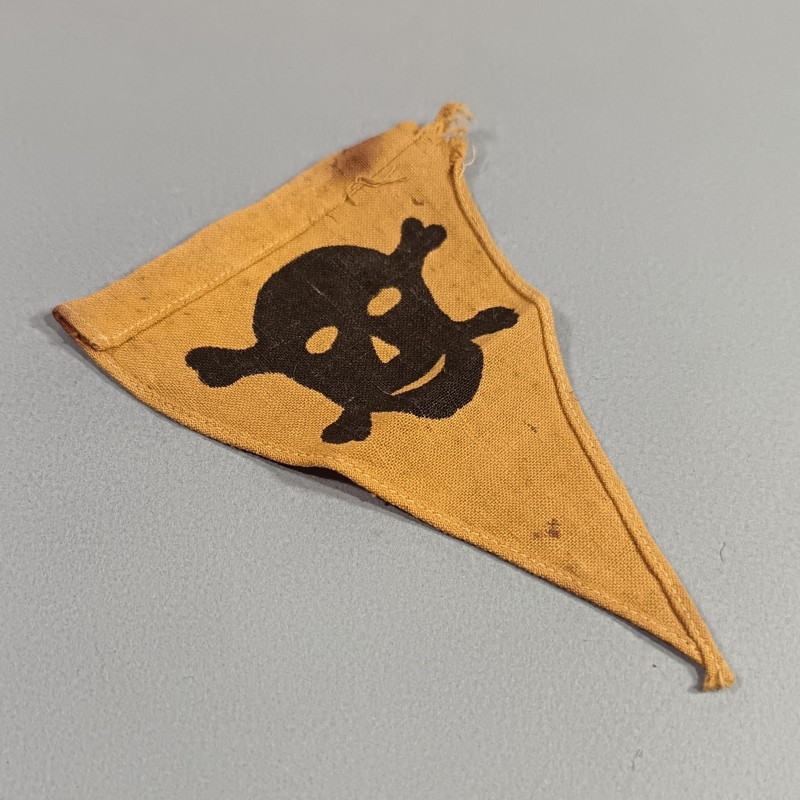 PETIT DRAPEAU ALLEMAND SIGNALEMENT DE MINES OU TERRAIN MINE SECONDE GUERRE