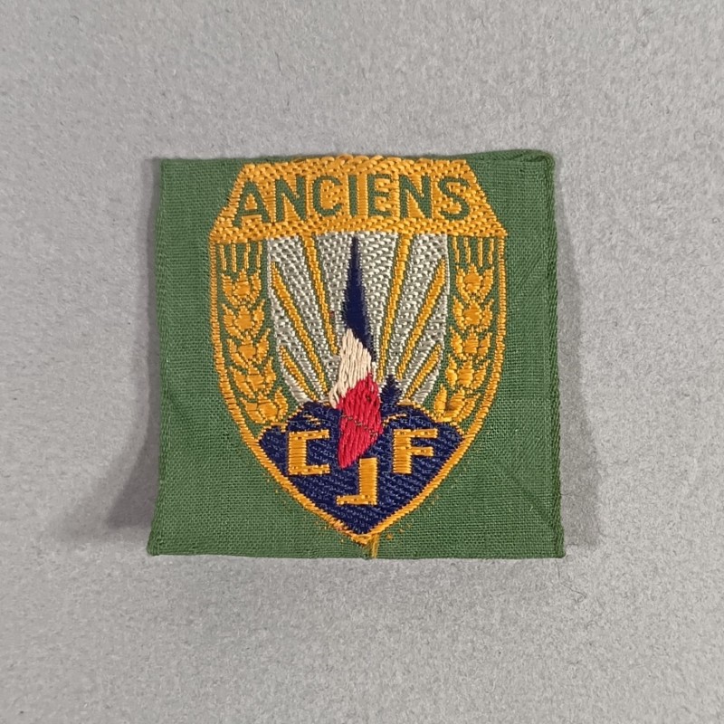 INSIGNE DE BERET EN TISSU DES ANCIENS DES CJF CHANTIERS DE JEUNESSE  FOND VERT