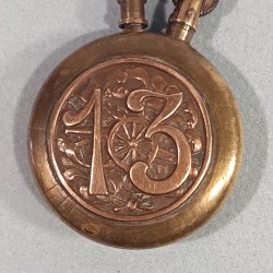 BRIQUET DE POILUS " HONNEUR AUX BRAVES " ET 13 PORTE BONHEUR ARTISANAT DE TRANCHEES SOUVENIR GUERRE 1914 - 1918