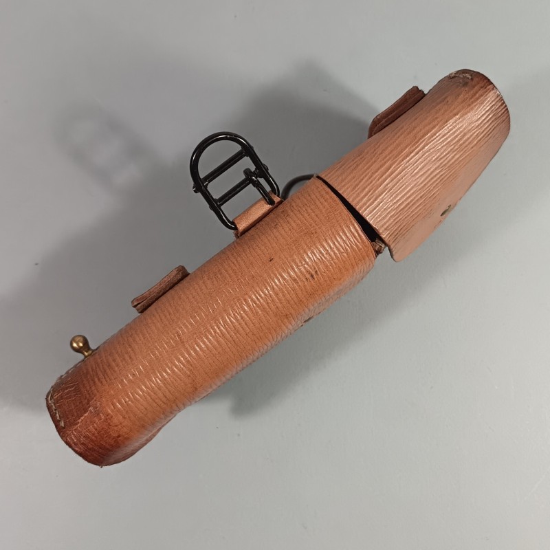 CARTOUCHIERE MODELE 1935 / 1937 COTE GAUCHE COULEUR FAUVE CUIR STRIE TAMPONNEE 1 er TRIMESTRE 1940