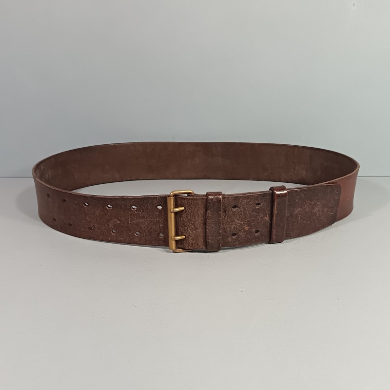 CEINTURON TROUPE EN CUIR MARRON MODELE 1903/1914 BOUCLE LAITON FABRICATION PREMIERE OU SECONDE GUERRE