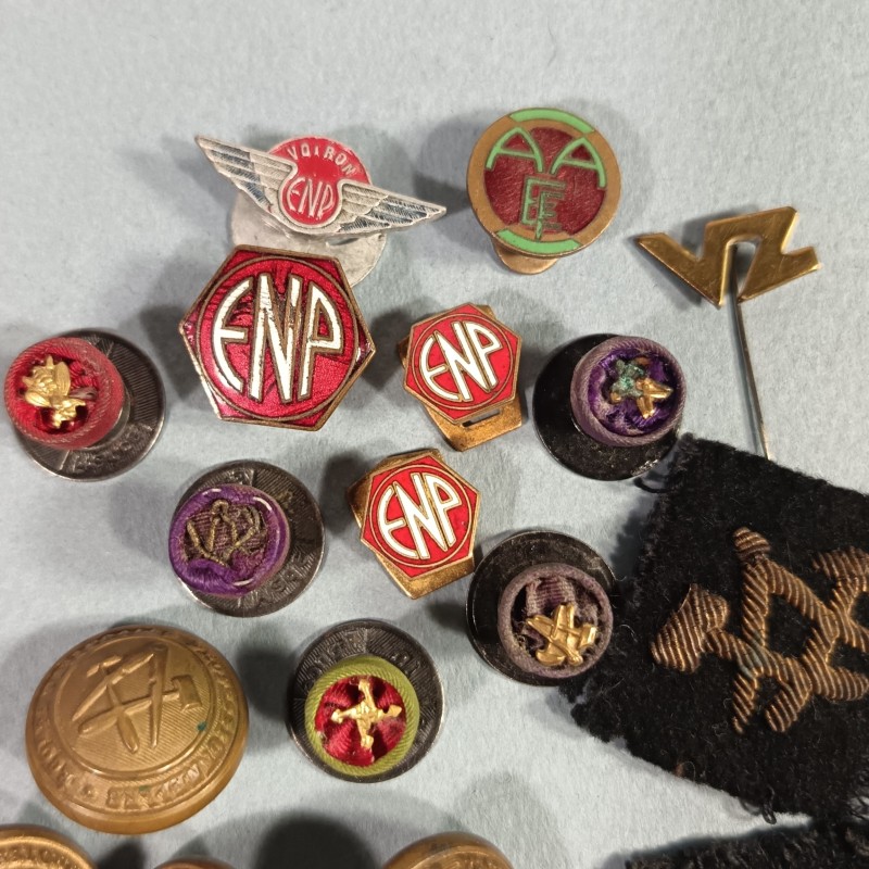 ENSEMBLE LOT ECOLES NATIONALES PROFESSIONNELS BOUTONS PATTES DE COL INSIGNES BOUTONNIERES ROSETTES 1880 1960
