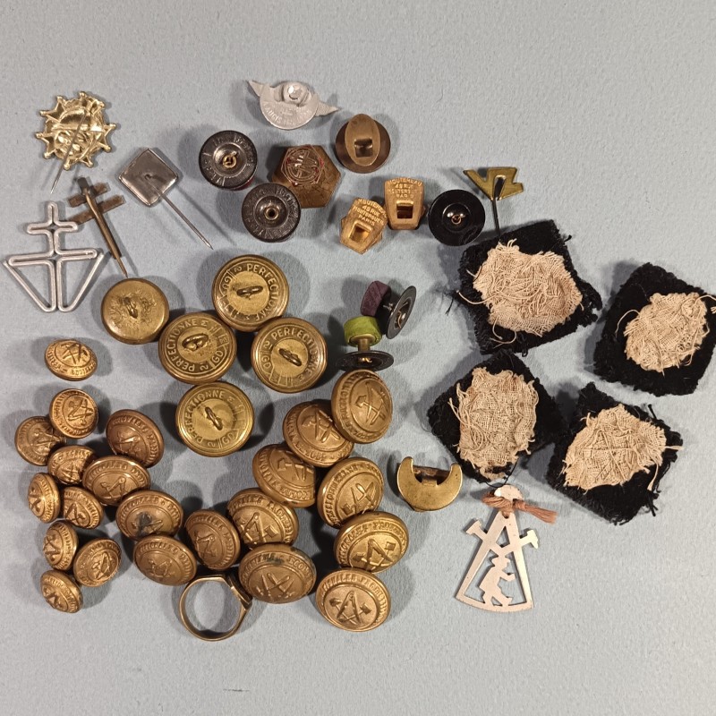 ENSEMBLE LOT ECOLES NATIONALES PROFESSIONNELS BOUTONS PATTES DE COL INSIGNES BOUTONNIERES ROSETTES 1880 1960