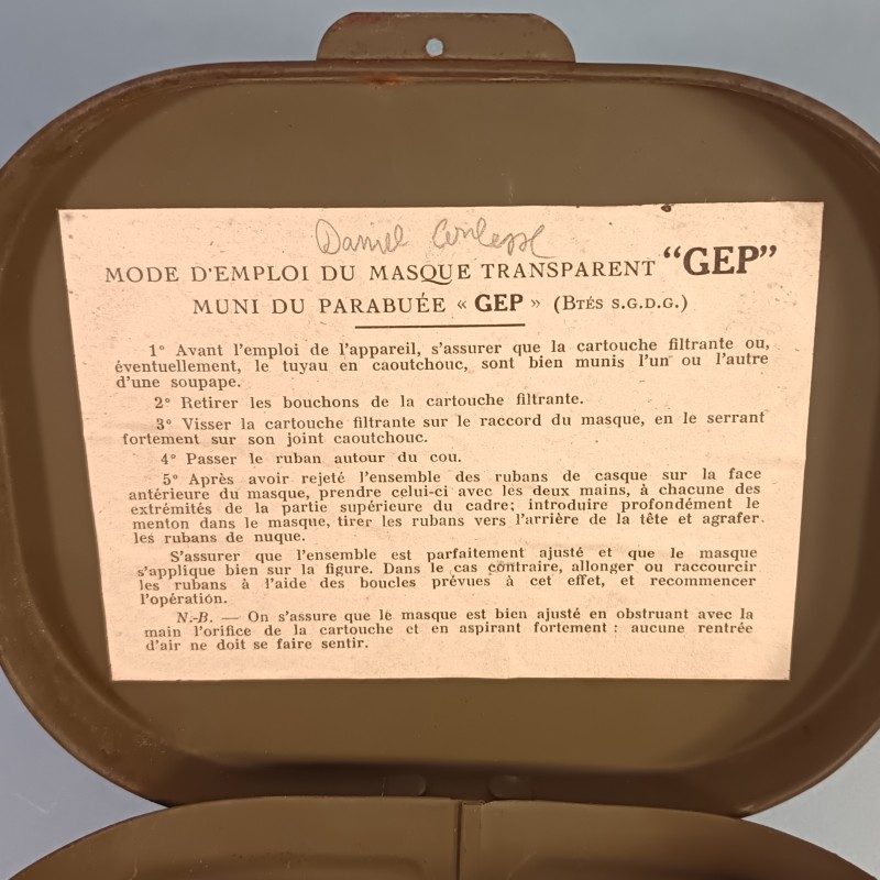 MASQUE A GAZ MILITAIRE OU CIVIL DEFENSE PASSIVE GEP 1938 CARTOUCHE Z 1938 GAZ ET PROTECTION PARIS