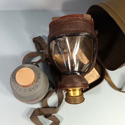 MASQUE A GAZ MILITAIRE OU CIVIL DEFENSE PASSIVE GEP 1938 CARTOUCHE Z 1938 GAZ ET PROTECTION PARIS