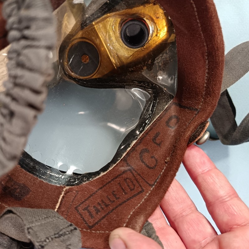 MASQUE A GAZ MILITAIRE OU CIVIL DEFENSE PASSIVE GEP 1938 CARTOUCHE Z 1938 GAZ ET PROTECTION PARIS