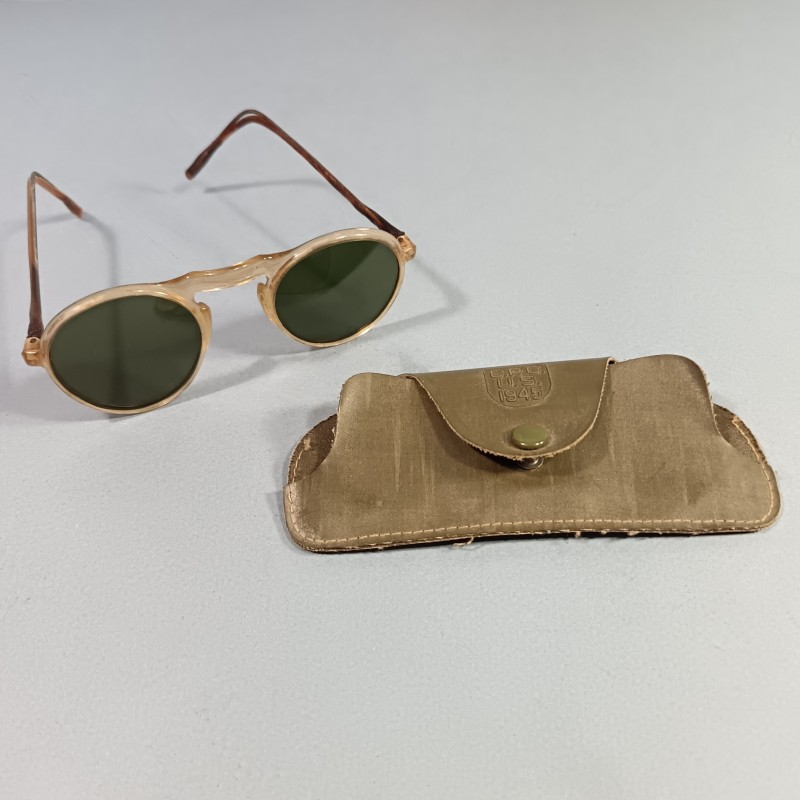 LUNETTE DE SOLEIL REGLEMENTAIRE US ARMY FABRICATION MARQUEE C.P.C. US 1945 MONTURE EN CELLULOIDE VERRES VERTS
