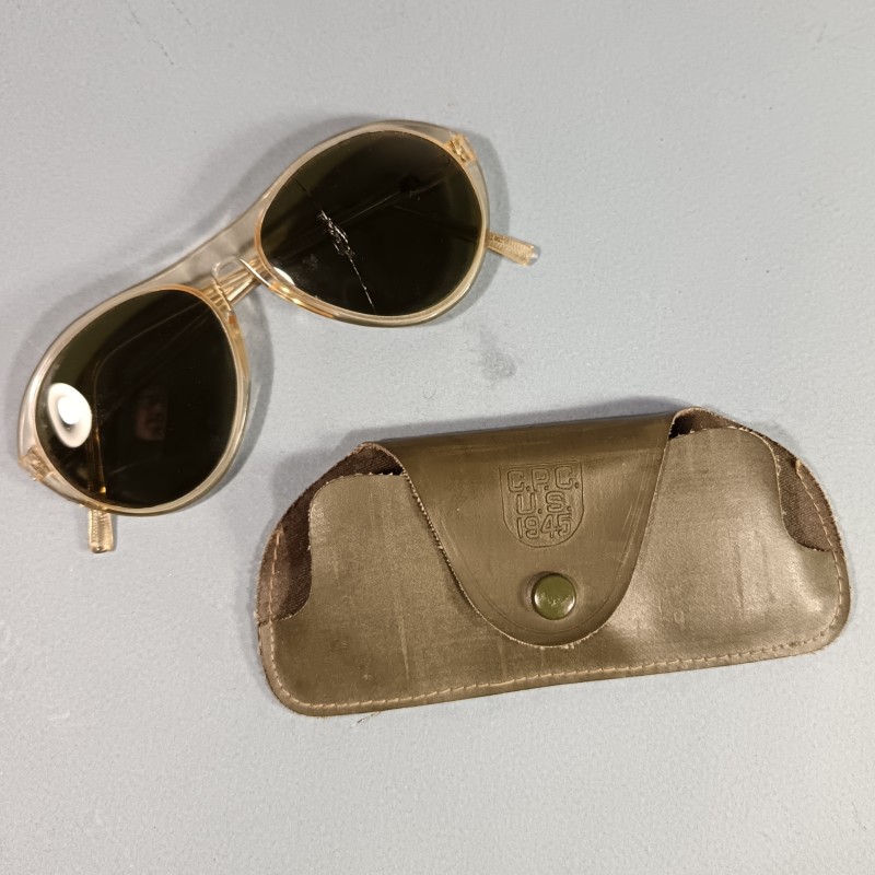 LUNETTES DE SOLEIL REGLEMENTAIRE US ARMY FABRICATION MARQUEE C.P.C. US 1945 MONTURE EN CELLULOIDE VERRES VERTS