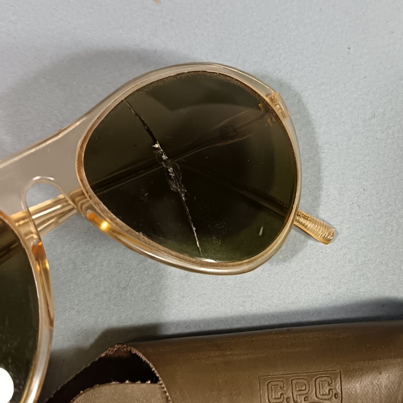 LUNETTES DE SOLEIL REGLEMENTAIRE US ARMY FABRICATION MARQUEE C.P.C. US 1945 MONTURE EN CELLULOIDE VERRES VERTS