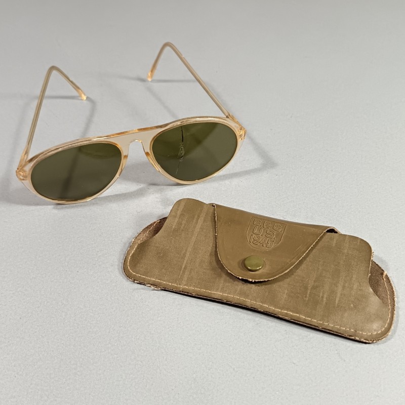 LUNETTES DE SOLEIL REGLEMENTAIRE US ARMY FABRICATION MARQUEE C.P.C. US 1945 MONTURE EN CELLULOIDE VERRES VERTS