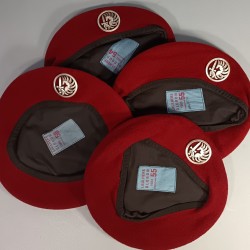 BERET ROUGE PARACHUTISTES TAILLE 54 FABRICATION ANNEES 1980 MODELE F1 INSIGNE TAP BALLARD
